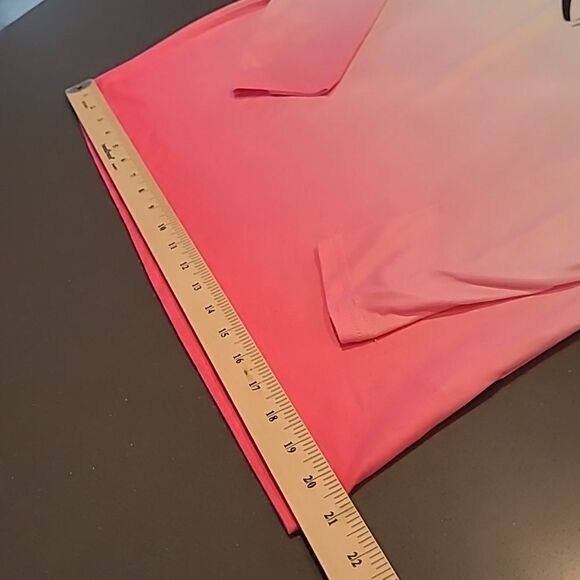 CBR sz M exposed shoulder top, ombre pink affect, black heart on front - Picture 7 of 10